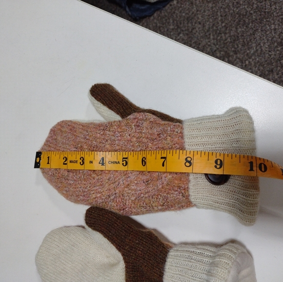 Homemade wool sweater mittens woth blizzard fleece lining - Picture 3 of 4